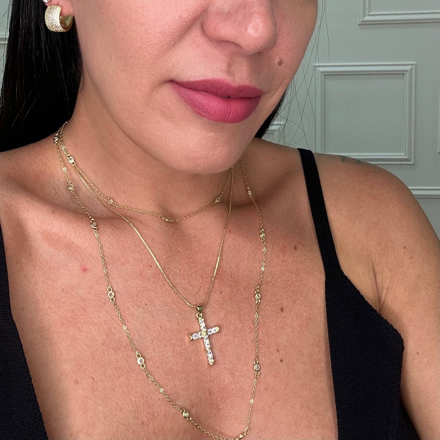 BOLD MEDIUM CROSS NECKLACE | 18K Gold Plated