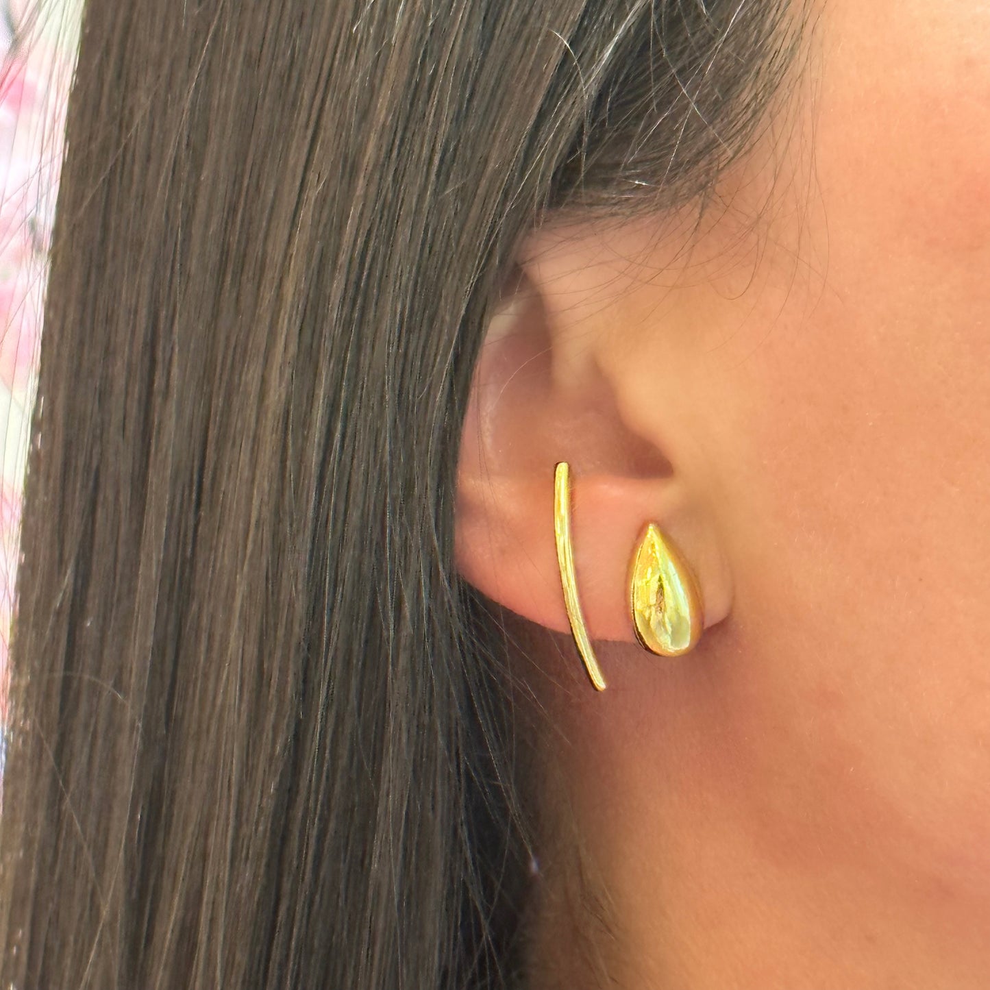 EAR HOOK MODERN EARRINGS | 18K Gold Plated