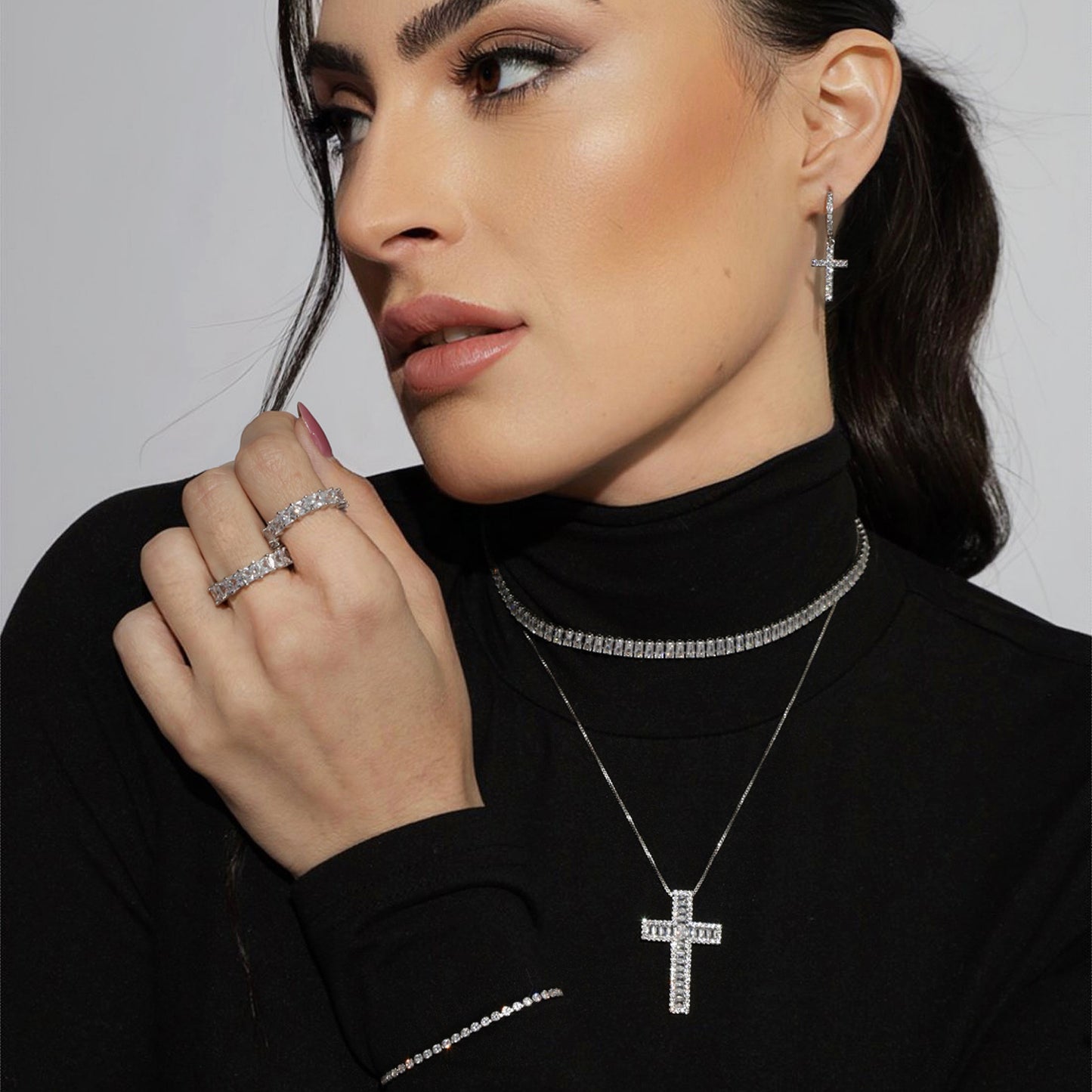 LUXURIOUS CROSS NECKLACE | White Rhodium Plated
